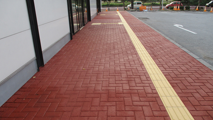 歩道（アスファルト）の色付け(宜野湾市真志喜)のアイキャッチ画像